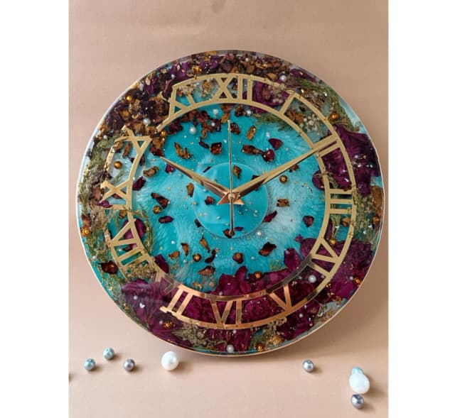 Red Roses Gold Roman Numeral Clock view 3