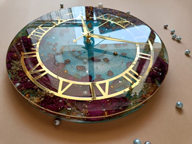 Resin Clock with Rose Petals view 3